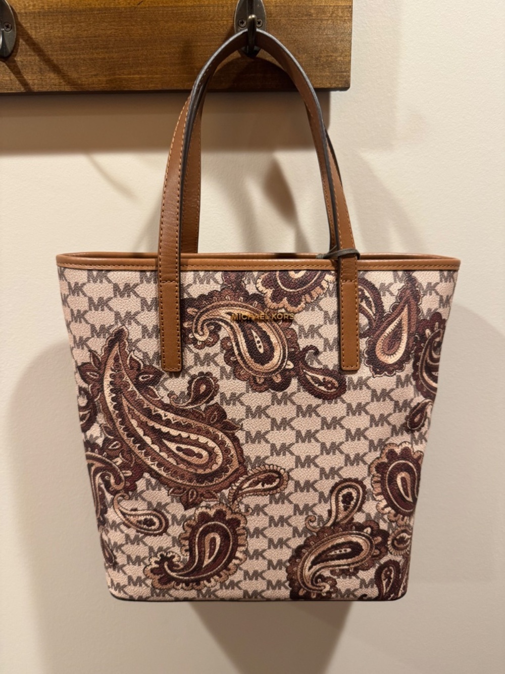 NWT - MICHAEL KORS "EMRY" SAFFIANO LEATHER PAISLEY PRINT